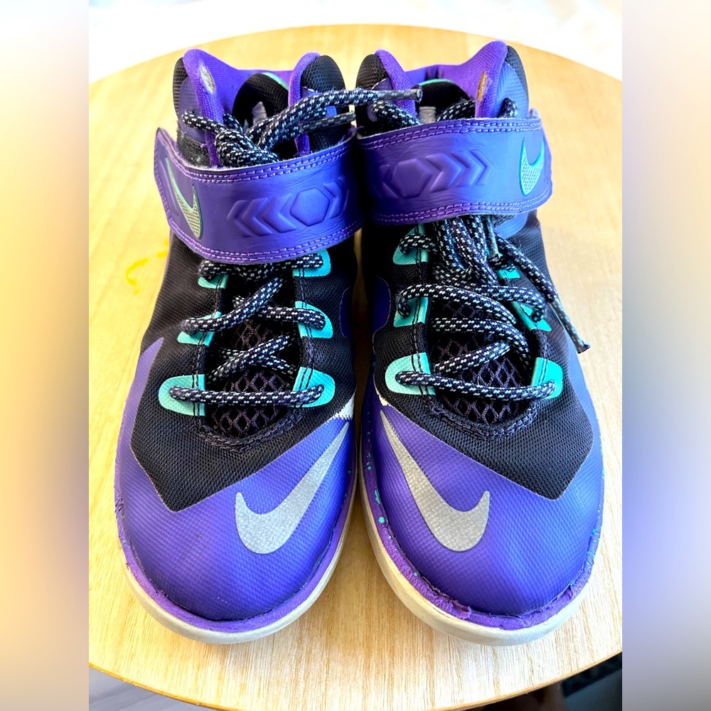Nike Zoom Soldier 8 VIII Lebron Basketball Shoes Purple  Size 3y | used